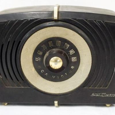 Sale Photo Thumbnail #123: 1122	RCA VICTOR TABLE TOP RADIO, APPROXIMATELY 11 IN X 6 IN X 8 IN H
