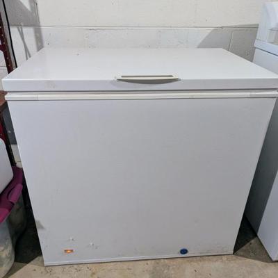 Sale Photo Thumbnail #63: Frigidaire chest freezer