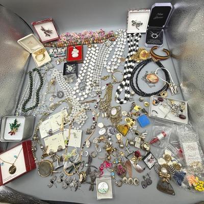 Vintage Vibes Costume Jewelry Lot 
