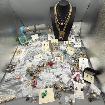 Fashionable Sparkles Costume Jewelry Lot 