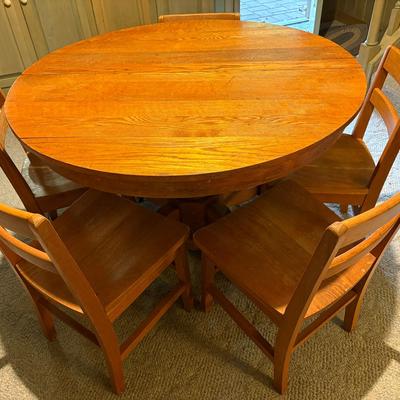 Childrens Round Oak Table & Six Chairs 