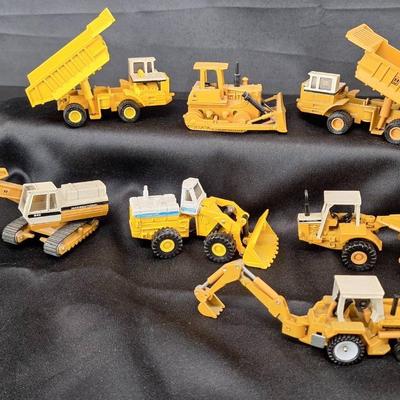 7 Piece- IH Ertl Dump Trucks - Ertl 1274C IH Backhoe - 640 International Backhoe
