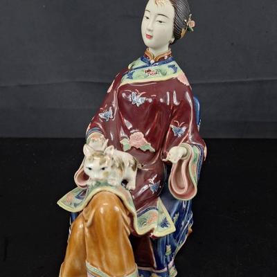Vintage Chinese Porcelain Qing Dynasty Lady with Cat 