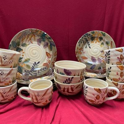 Home Trends Shadowwood Set