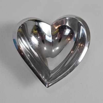 Lot #175 - Nambe Amore Mini Alloy Heart Bowl
