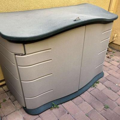 Pr126 rubbermaid storage 1