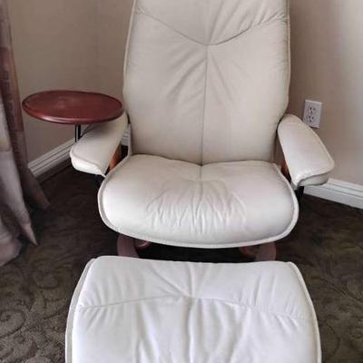 Pr136 stressless ottoman set