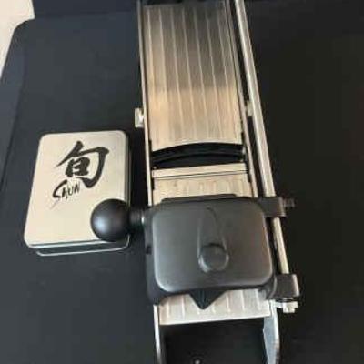 Pr245 shun professional grade vegetable cutter