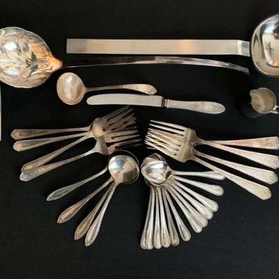 Pr234 a variety of serving pieces