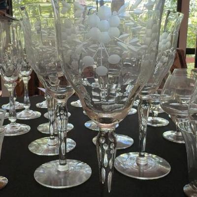  Wine Glasses - Set of 7