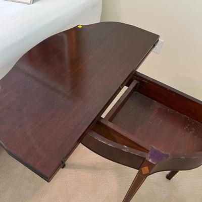 $150 Vintage Hepplewhite-style flip top card table; approx. 29 1/4" x 36" x 17 1/2" (35")