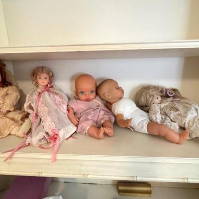Sale Photo Thumbnail #26: Assortment of dolls