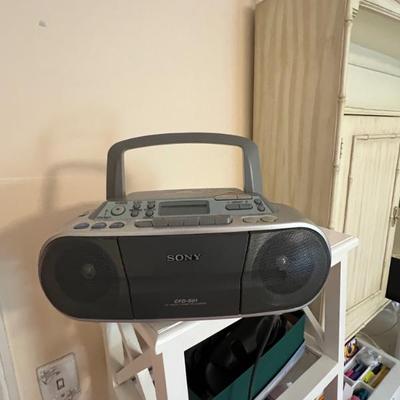 Sale Photo Thumbnail #27: Sony Radio