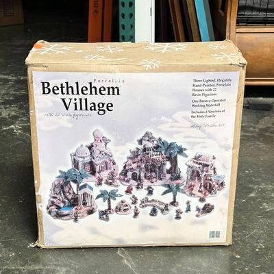 Sale Photo Thumbnail #215: Porcelain Bethlehem Village Holiday Collection 2005