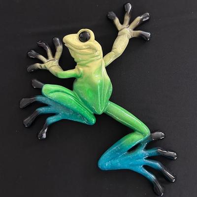 Kitty’s Critters 2004 "Little Lucy" The Frog Wall Mount