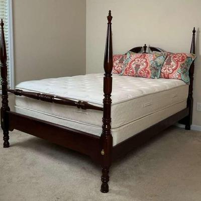 Queen Size Four Poster Bed With Mattress 