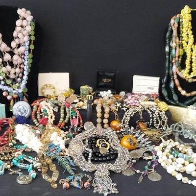 LARGE MIX OF COSTUME JEWELRY 