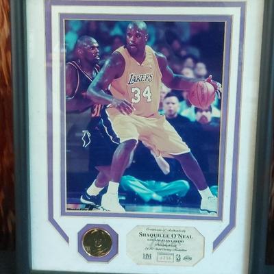 LOS ANGELES LAKER SHAQUILLE O'NEAL PHOTOGRAPH AND 24KT GOLD OVERLAY MEDALLION
