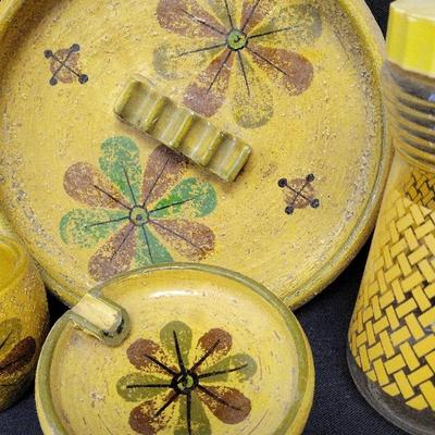 MID-CENTURY MODERN ITALIAN YELLOW POTTERY ASHTRAY