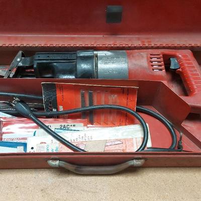 MILWAUKEE HEAVY DUTY SAWZALL IN METAL CASE WITH ACCESSORIES