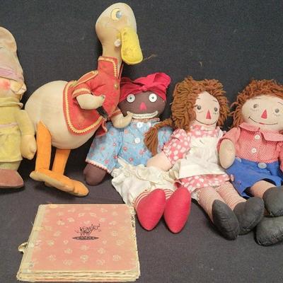 VINTAGE DOLLS AND STUFFED ANIMALS - RAGGEDY ANN, SNOW WHITE'S DOPEY, AND MORE 