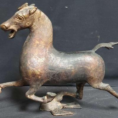 METAL HORSE SCULPTURE 