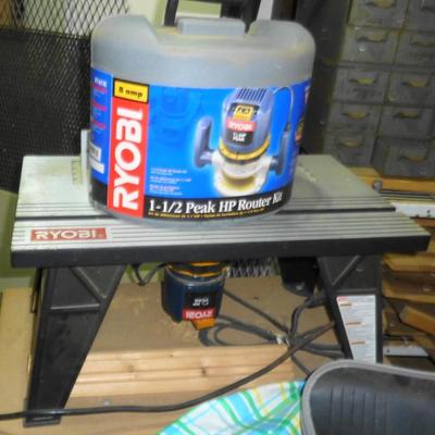 Sale Photo Thumbnail #26: Ryobi R161K router with table 