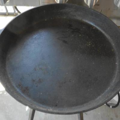 20" Lodge cast iron skillet