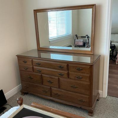 Kling Wood Dresser With Mirror