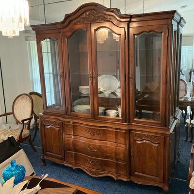 White Fine Furniture China Cabinet