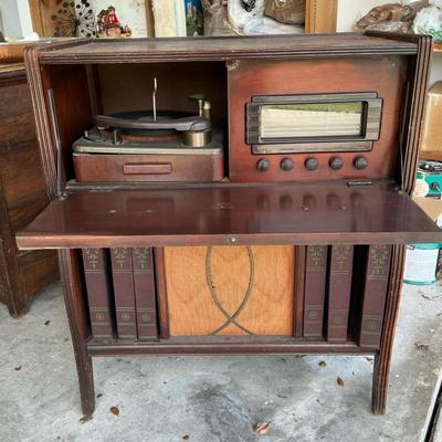 Magnavox Floor Console Record Player And Radio VTG