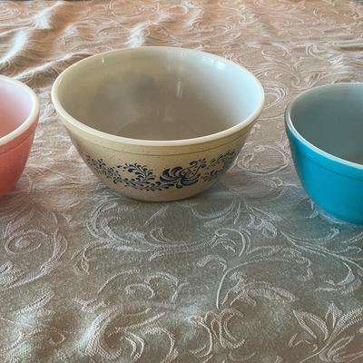 3 Vintage Inch Pyrex Bowls