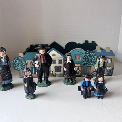 Cast Iron Amish Figures Mom Dad Children, Handpainted Open Box Village