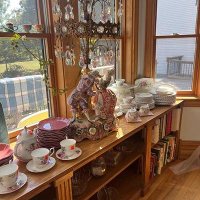 Colonial Lamp, Tea Cups