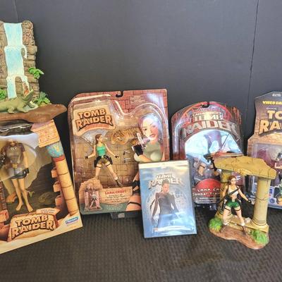 Lara Croft Action Figures + (BR1)