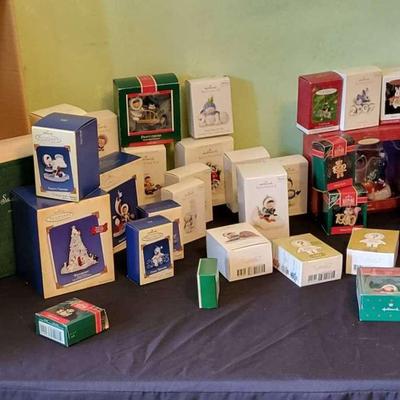 Hallmark Ornament Mystery - Lot 2 (BR4)