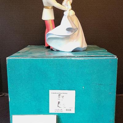 Disney Classic Collection: Cinderella & Prince Charming (K)