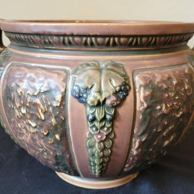Roseville Florentine Jardiniere Planter (LR)