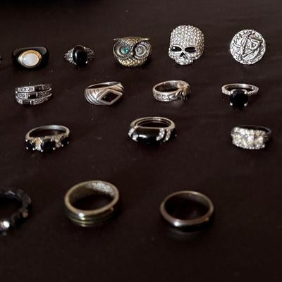 Lot 407: Lot of 22 Costume Jewelry Rings – Mixed Designs