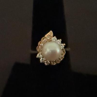 Lot 414: 14K Gold Pearl & Diamond Cluster Ring – Elegant Design