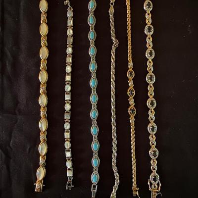 Lot 507: 6 Sterling Silver Bracelets Various Gemstones