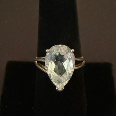 Lot 420: 14K Gold Pear-Cut White Spinel Ring – 4.1 Grams