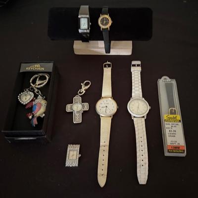 Lot 454: Lot of 4 Wristwatches, Keychains, Watch Strap & Quacker Factory Watch Band Set – Vintage & 
