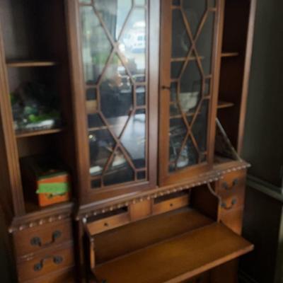 Lot 532: Beautiful Wooden Hutch With Desk