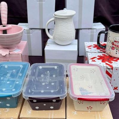 Lot 123:  Great Little Christmas Gifts