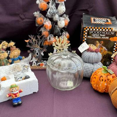 Lot 116:  Halloween Decor