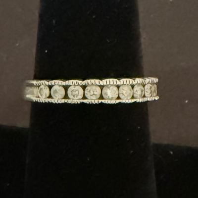 Lot 427: 14K Gold Diamond Cluster Band Ring – 3.9 Grams