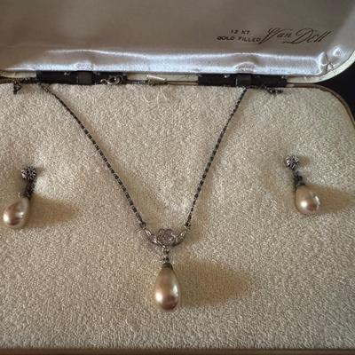 Lot 212: Vintage Van Dell Cultured Pearl Necklace And Screw Back Earring Set 