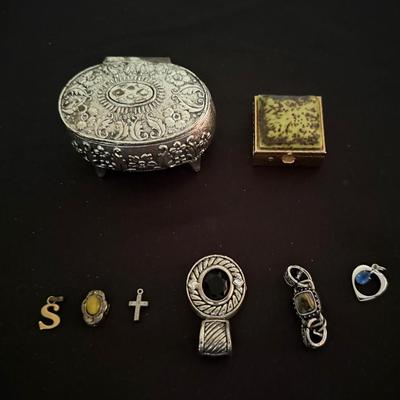Lot 455: Lot of Vintage Jewelry Boxes with Loose Charms & Pendants 
