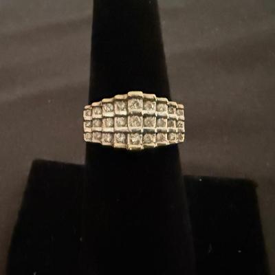 Lot 413: 10K Gold Diamond Cluster Cocktail Ring – 5.2 Grams